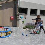 Nach der Aufführung spielen wir gemeinsam mit unseren Eltern