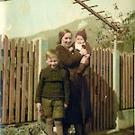 ID 909698 vor dem Gartentor (1939), Besitzer: A. Weiss, Urheber: unbekannt