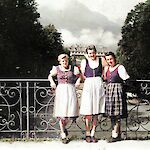 ID 493521 im Dirndlkleid (1950-er Jahre) Urheber: unbekannt, Besitzer: A. Robl