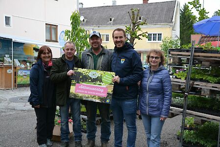 Titelbild von Erfolgreicher Pflanzenmarkt mit spannendem Vortrag von "Natur im Garten"