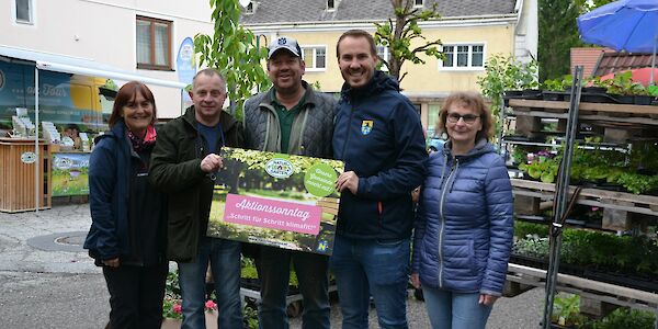 Erfolgreicher Pflanzenmarkt mit spannendem Vortrag von "Natur im Garten"