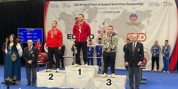 Unglaublicher Erfolg: Der Kaumberger Jakob Grandl-Pfeiffer ist Weltmeister im Bankdrücken