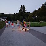 Laternen erhellen die Nacht und gut gestärkt ging es weiter bis ins Ziel