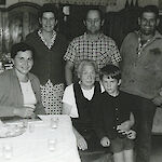 ID 1465624 Gratulanten (1976), Besitzer: Fam. Ritzengruber, Urheber: unbekannt