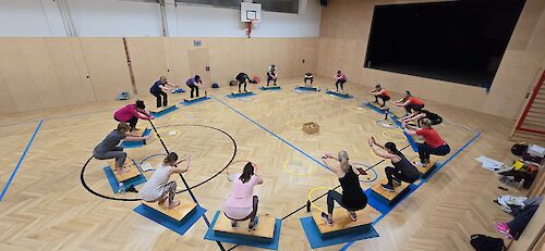 Titelbild von Sportlich in den Herbst mit Rückenfit + Step-Aerobic