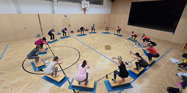 Sportlich in den Herbst mit Rückenfit + Step-Aerobic