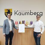 Bügermeister Michael Wurmetzberger mit Gemeindebetreuer Ronald Kahri von der EVN