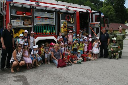 Titelbild von Der Kindergarten besuchte die Freiwillige Feuerwehr