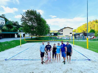 Titelbild von Flutlicht und Sandreinigung für den Beachvolleyballplatz