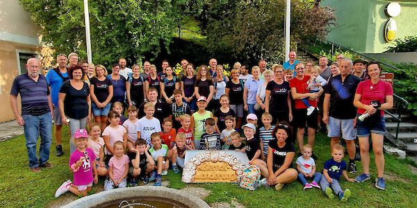 Riesengroßer Andrang bei der Laterndlnachtwanderung