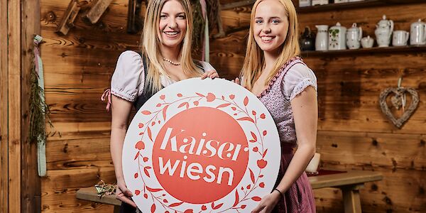 Jugend- und Trachtenkapelle spielt auf der Kaiser Wiesn in Wien