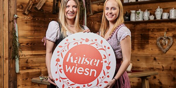 Jugend- und Trachtenkapelle spielt auf der Kaiser Wiesn in Wien