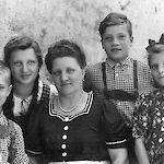 ID: 263468, Familie (um 1950/51), Urheber: unbekannt, Besitzer: E. Zechner