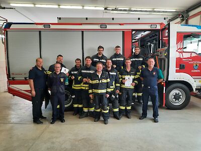 Titelbild von Acht Feuerwehrmänner absolvierten die Atemschutz-Ausbildungsprüfung