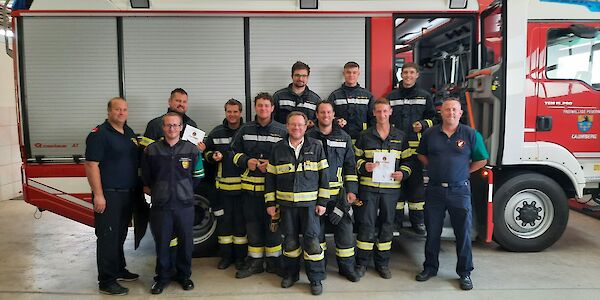 Acht Feuerwehrmänner absolvierten die Atemschutz-Ausbildungsprüfung