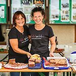 Der Fremdenverkehrsverein Kaumberg sorgte mit selbstgebackenen Kuchen für die Kaffeejause. Foto: BPWW/N.Novak