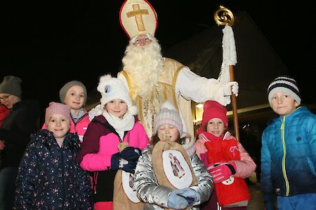 Titelbild von Heiliger Nikolaus zu Besuch bei jung und alt